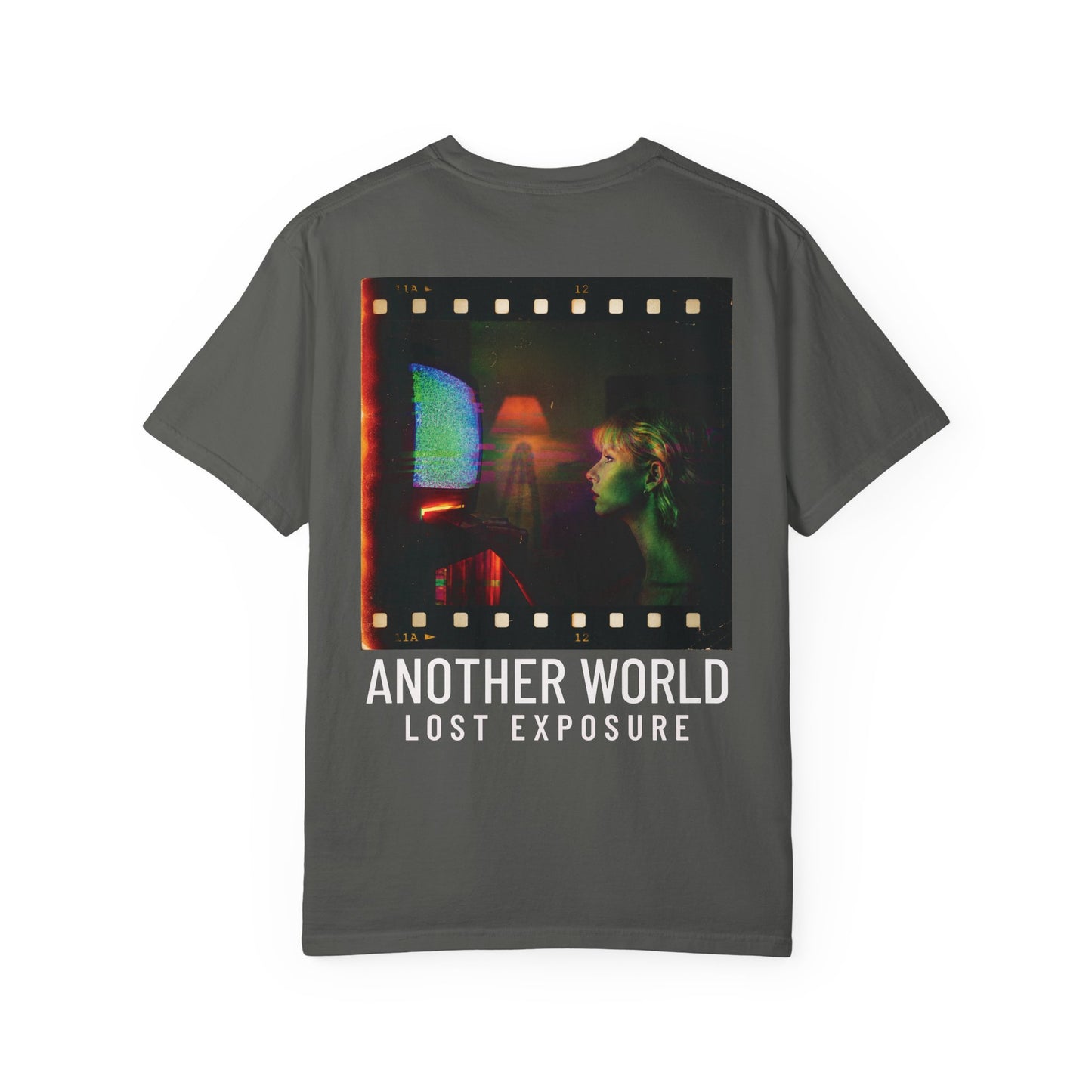 Another World Graphic Tee – Koneser Fotografii × Lost Exposure
