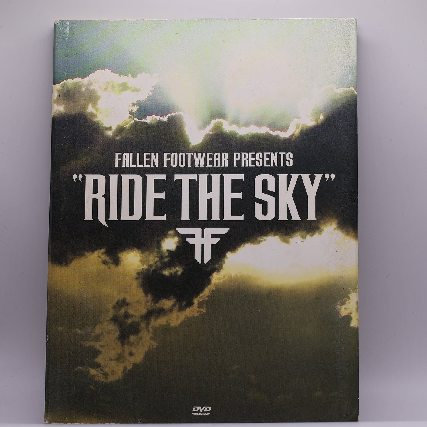 Fallen Footwear Ride the Sky Skateboarding DVD – Chris Cole – 2008
